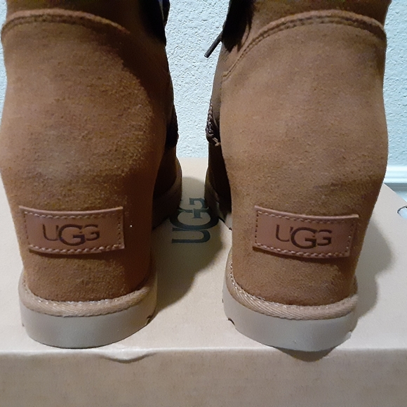 UGG - Picture 6 of 7